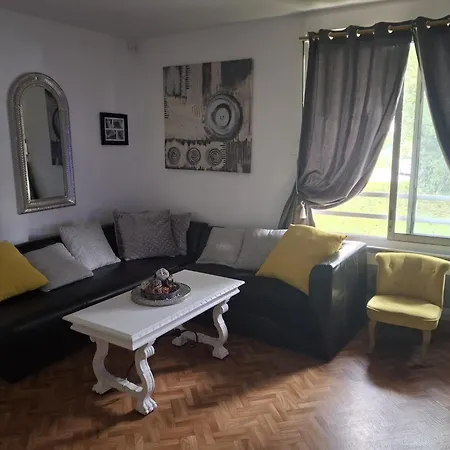 Grand Avec Parking Gratuit Proche De La Cite De L'espace *