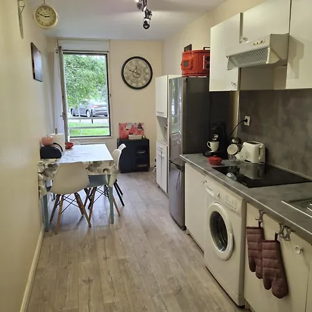 Апартаменты Grand Logement Avec Parking Gratuit Proche De La Cite De L'Espace