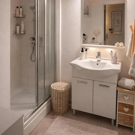 Grand Avec Parking Gratuit Proche De La Cite De L'espace *