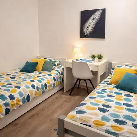 Grand Avec Parking Gratuit Proche De La Cite De L'espace アパート *