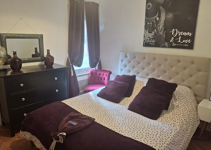 Grand Avec Parking Gratuit Proche De La Cite De L'espace