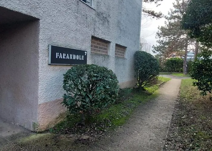 Grand Avec Parking Gratuit Proche De La Cite De L'espace *