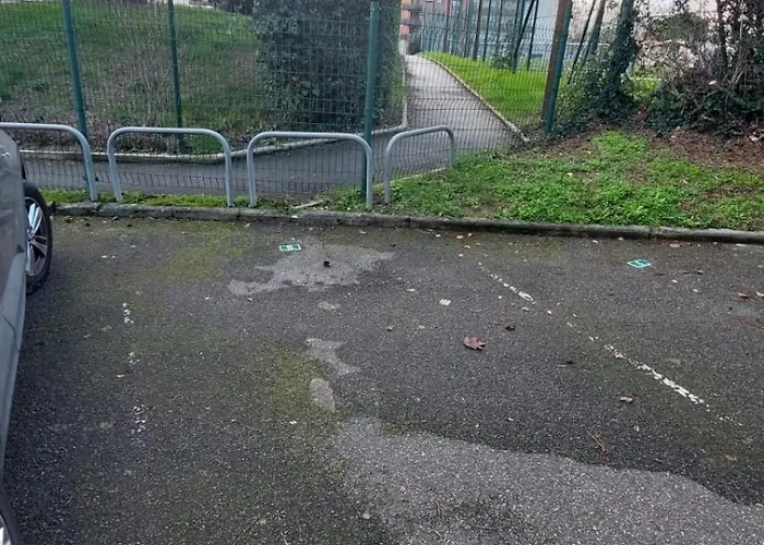 Grand Avec Parking Gratuit Proche De La Cite De L'espace トゥールーズ