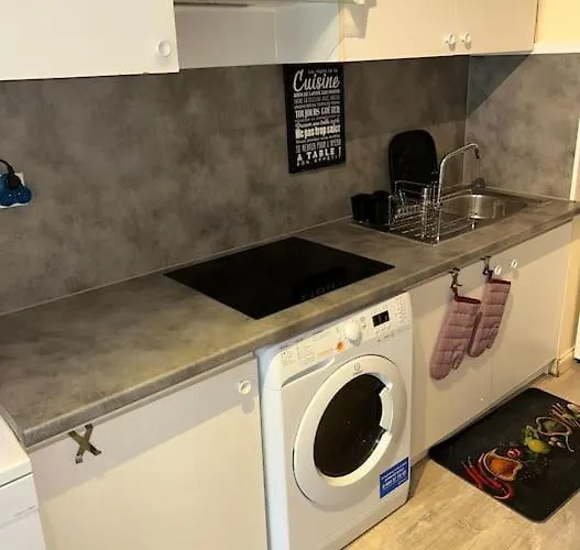 Grand Avec Parking Gratuit Proche De La Cite De L'espace Apartament *