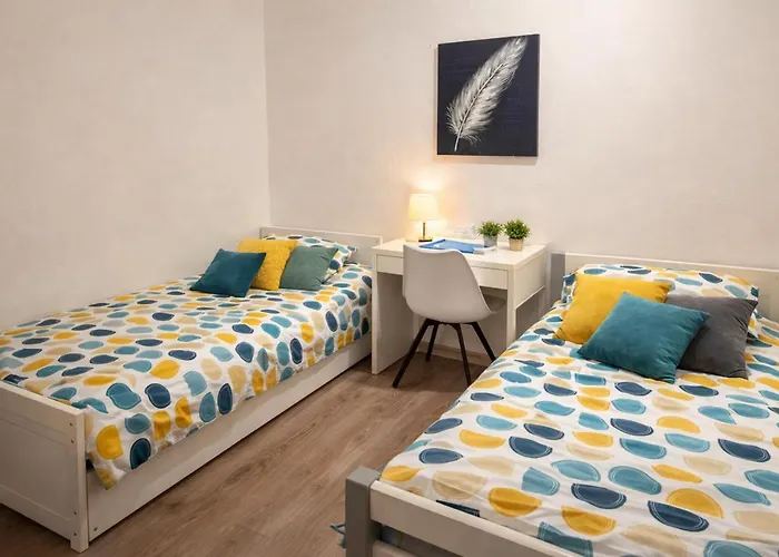 Grand Avec Parking Gratuit Proche De La Cite De L'espace Apartament *